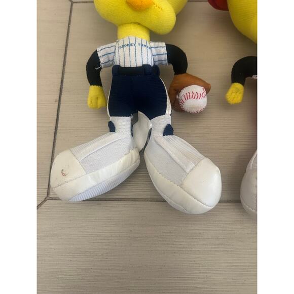 Vintage 1998 Looney Tunes Tweety Bird Baseball Plushie Red Blue 9" Stuffed Toy - Picture 4 of 8